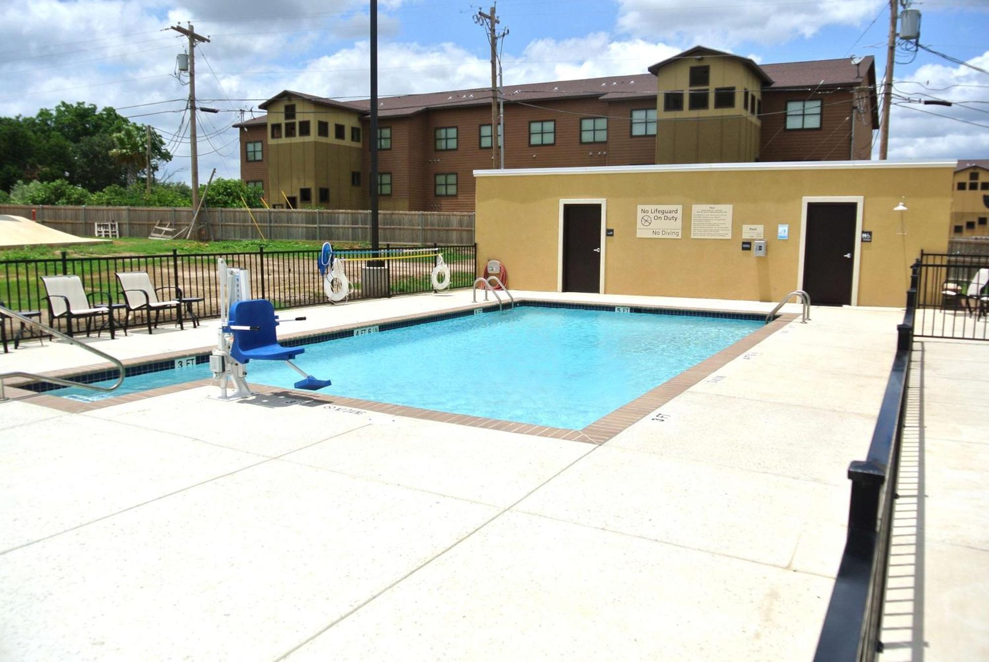 Hampton Inn Carrizo Springs Exterior photo