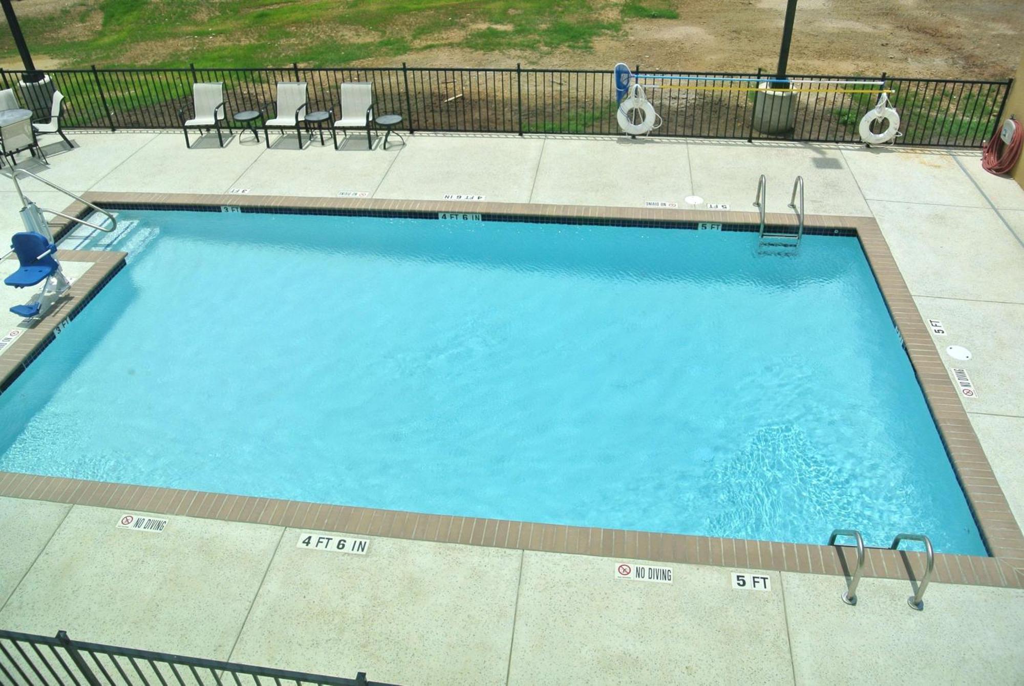 Hampton Inn Carrizo Springs Exterior photo
